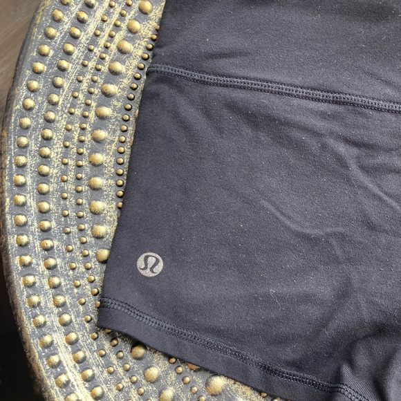 lululemon athletica Women's Black Shorts. Size 4 - Picture 2 of 4